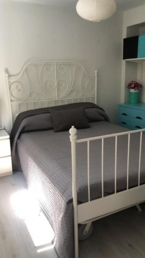 Apartamento con 1 dormitorio y comedor con sofa cama bien comunicado con el centro